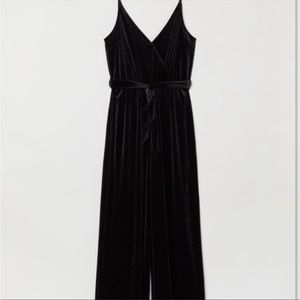 Black velvet jumpsuit from H&M - size 4